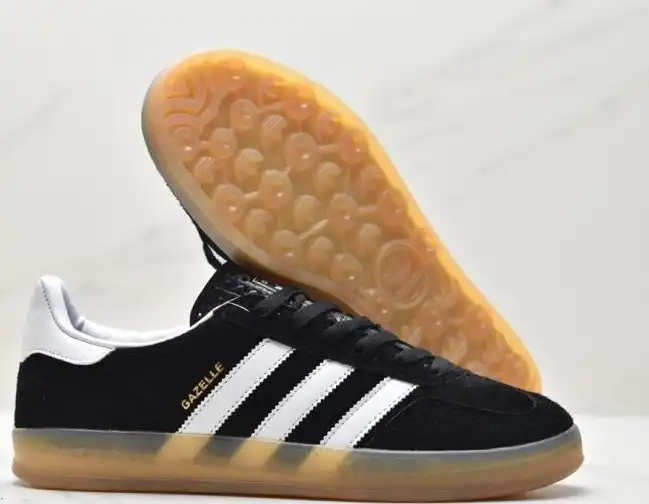 hype Adidas Sneakers