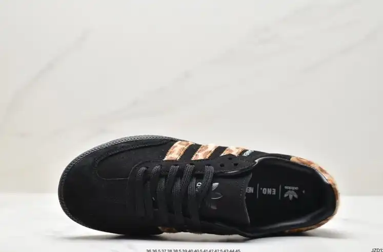 hype Adidas Sneakers