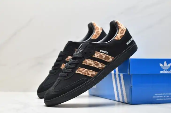 hype Adidas Sneakers