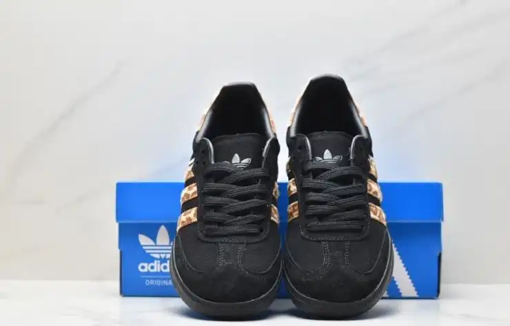 hype Adidas Sneakers