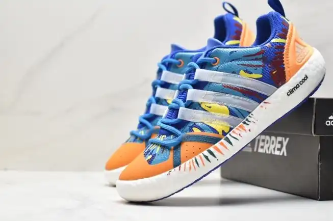 hype Adidas Sneakers