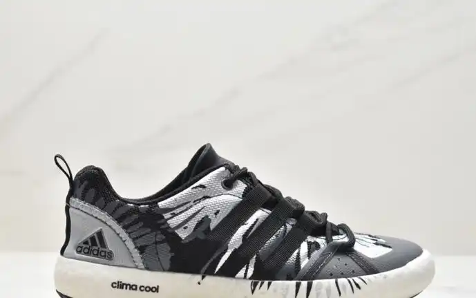 hype Adidas Sneakers