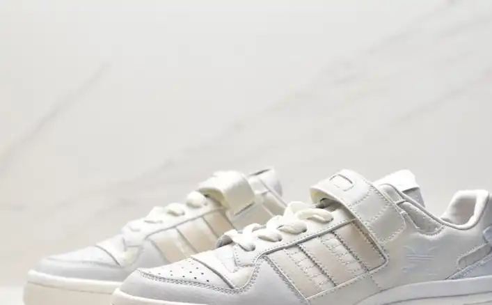 hype Adidas Sneakers