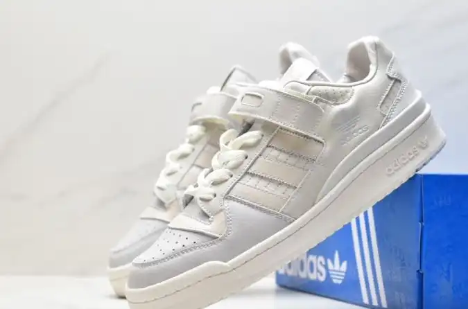 hype Adidas Sneakers