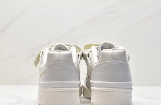 hype Adidas Sneakers