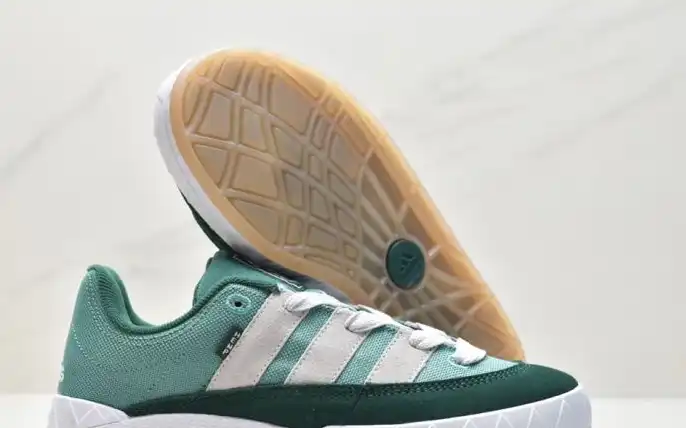 hype Adidas Sneakers