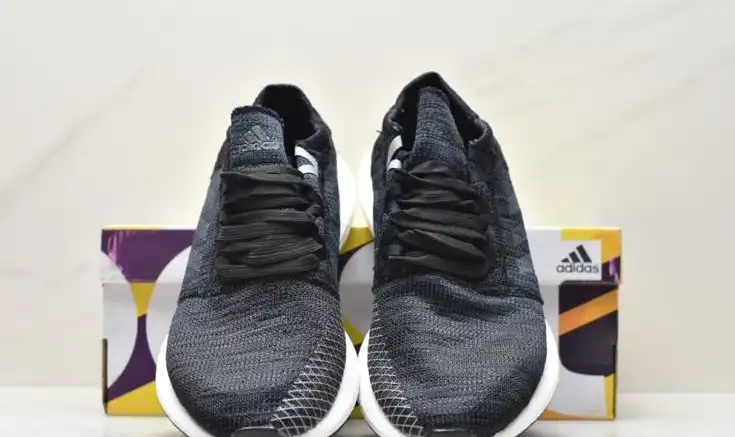 hype Adidas Sneakers