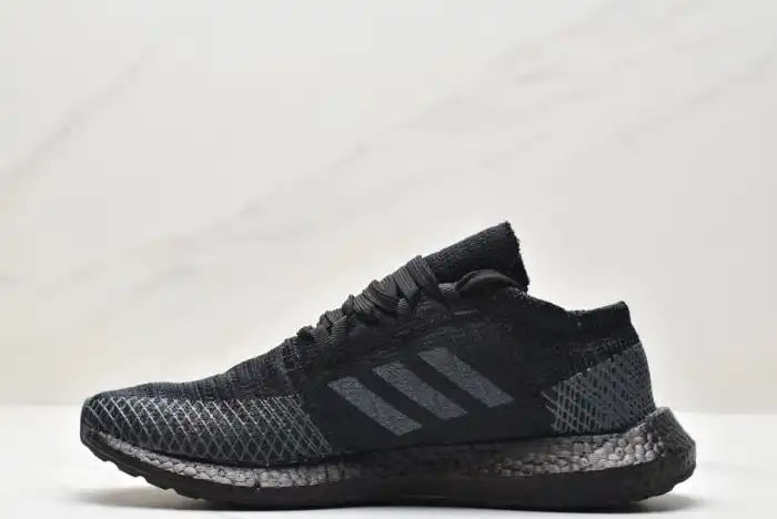 hype Adidas Sneakers