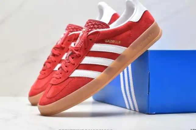 hype Adidas Sneakers