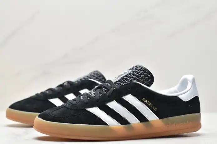 hype Adidas Sneakers