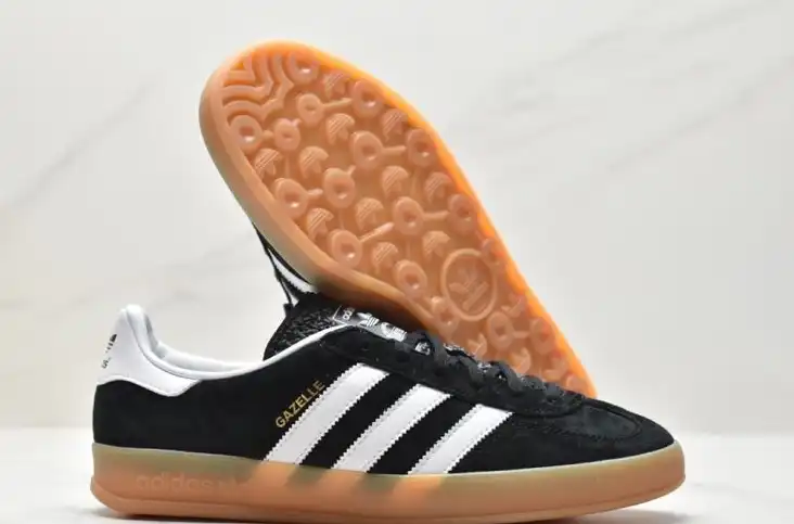 hype Adidas Sneakers