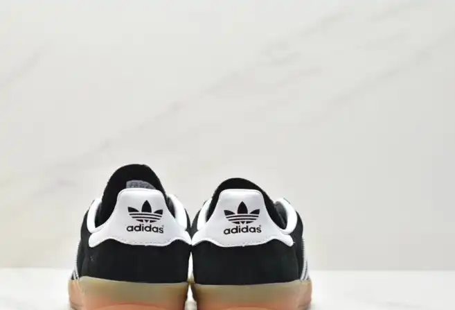 hype Adidas Sneakers