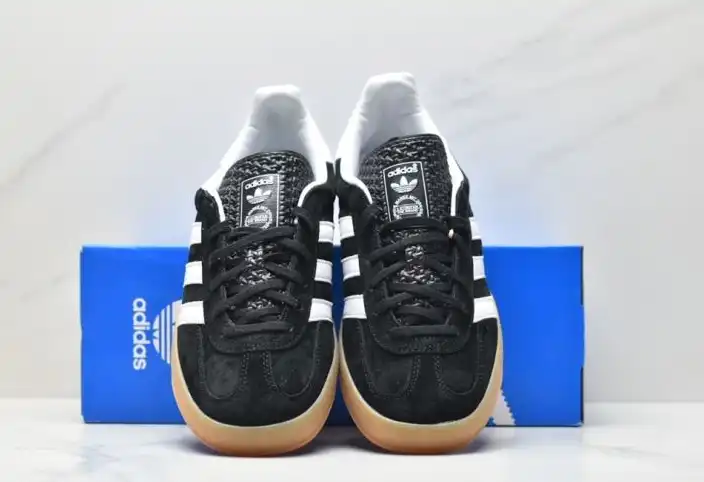 hype Adidas Sneakers