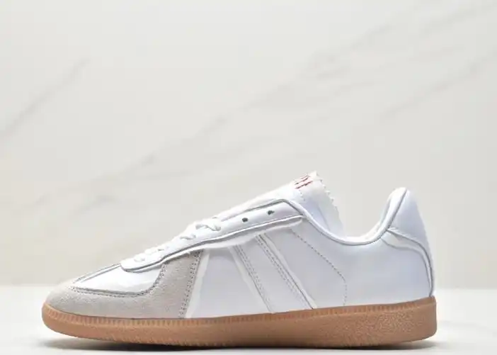 hype Adidas Sneakers