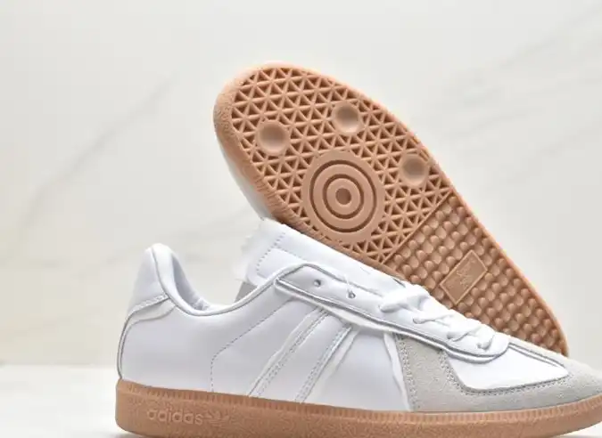 hype Adidas Sneakers