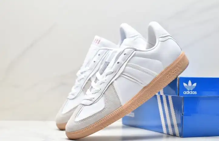 hype Adidas Sneakers