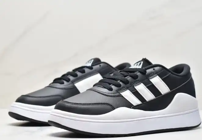 hype Adidas Sneakers