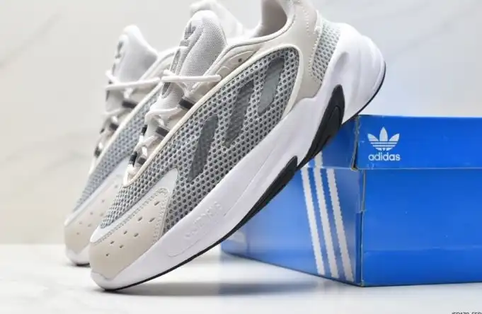 hype Adidas Sneakers