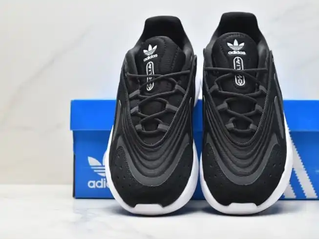 hype Adidas Sneakers