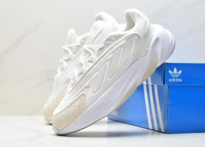 hype Adidas Sneakers