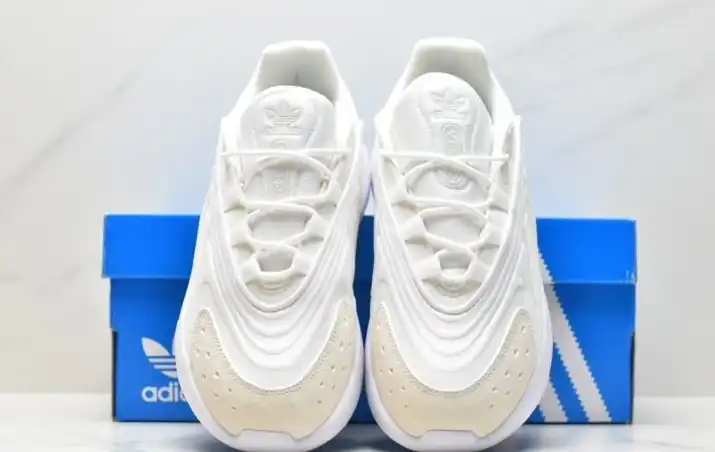 hype Adidas Sneakers