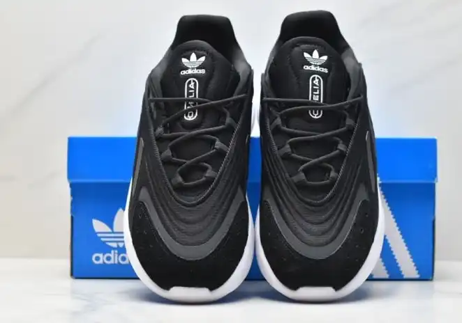 hype Adidas Sneakers