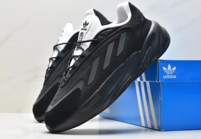 hype Adidas Sneakers