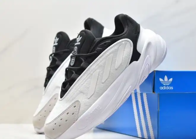 hype Adidas Sneakers