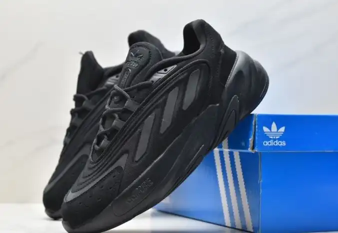 hype Adidas Sneakers