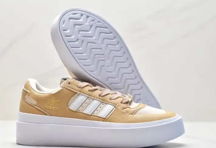 hype Adidas Sneakers