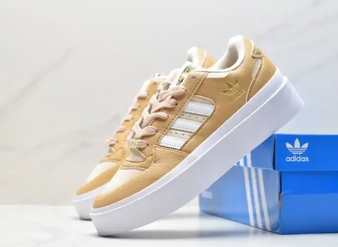 hype Adidas Sneakers