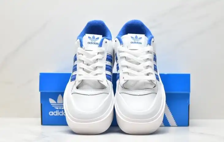 hype Adidas Sneakers