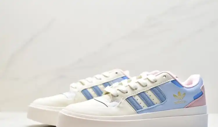 hype Adidas Sneakers