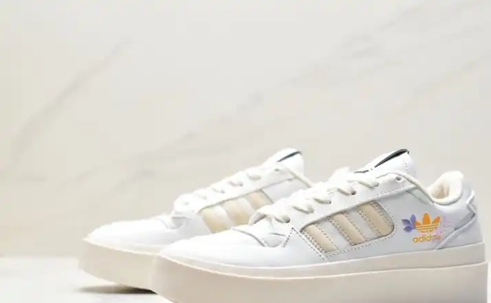 hype Adidas Sneakers