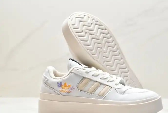 hype Adidas Sneakers