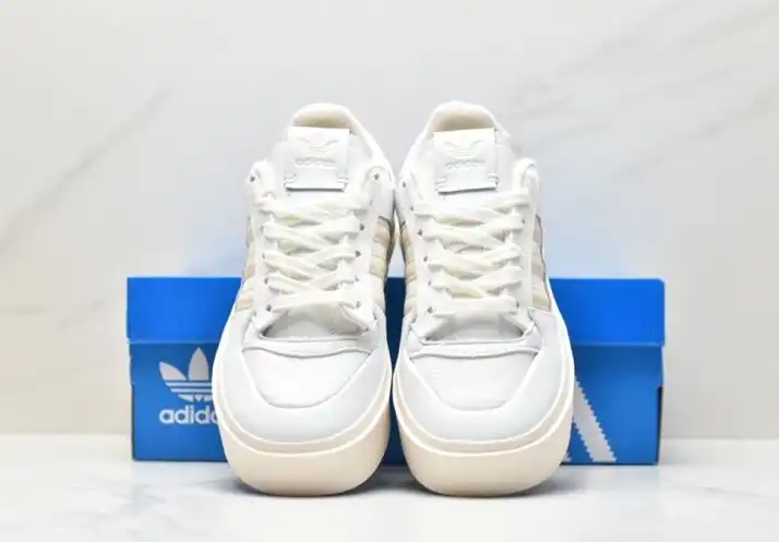 hype Adidas Sneakers