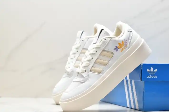 hype Adidas Sneakers