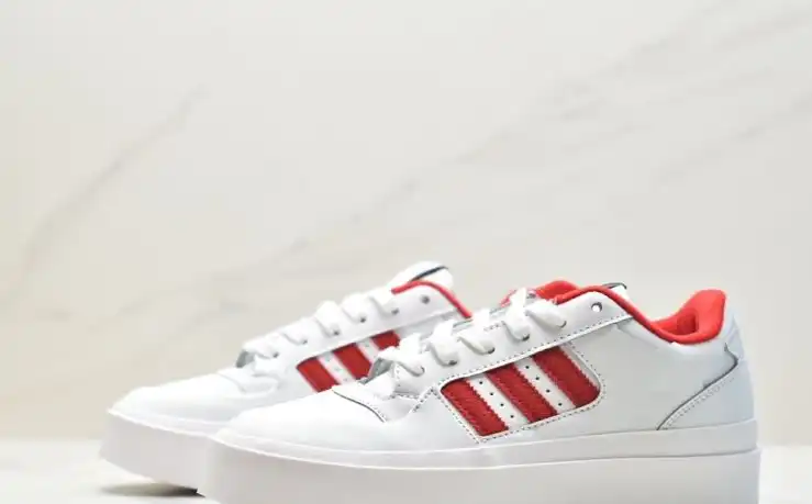 hype Adidas Sneakers