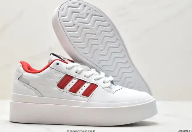 hype Adidas Sneakers