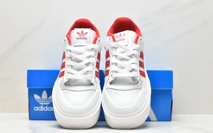 hype Adidas Sneakers