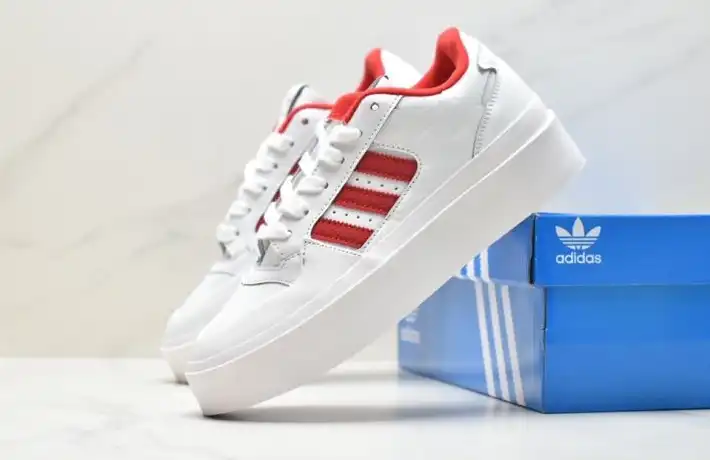 hype Adidas Sneakers