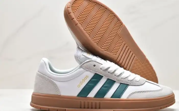 hype Adidas Sneakers