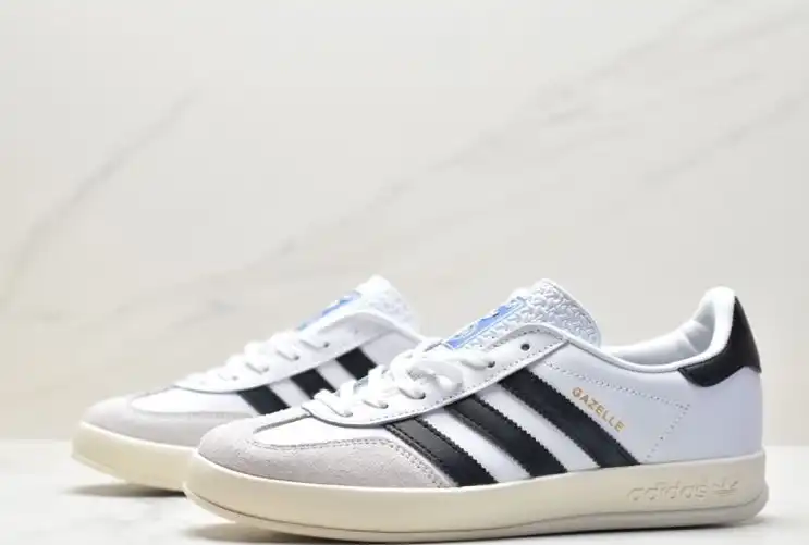 hype Adidas Sneakers