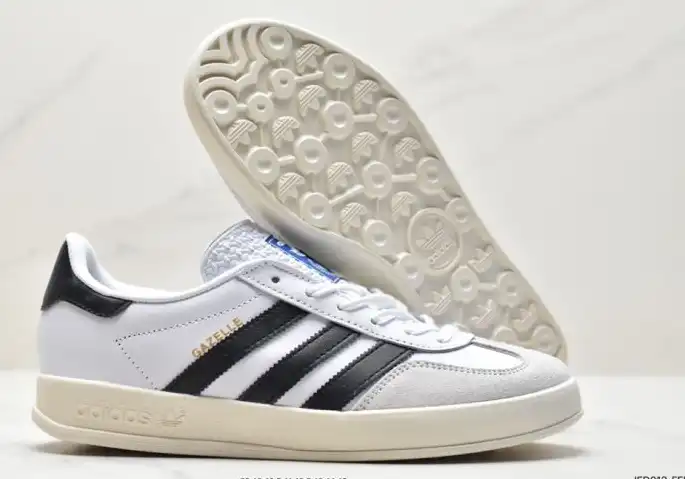 hype Adidas Sneakers