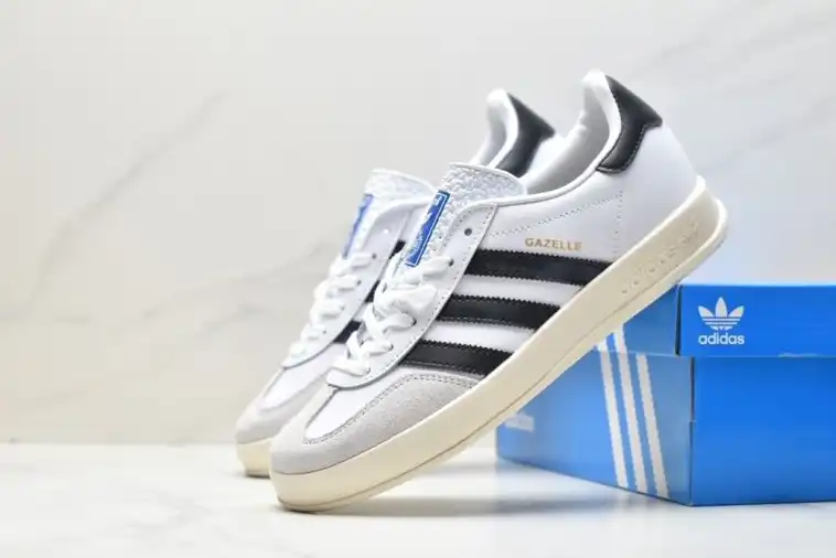 hype Adidas Sneakers