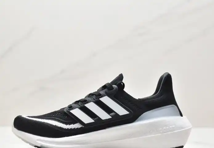 hype Adidas Sneakers