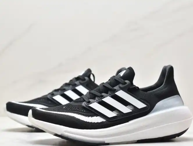 hype Adidas Sneakers