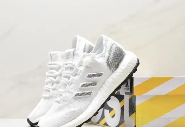 hype Adidas Sneakers