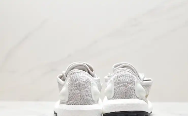 hype Adidas Sneakers