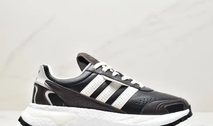 hype Adidas Sneakers